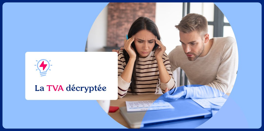 Un couple préoccupé examinant des documents financiers, cherchant à comprendre la TVA